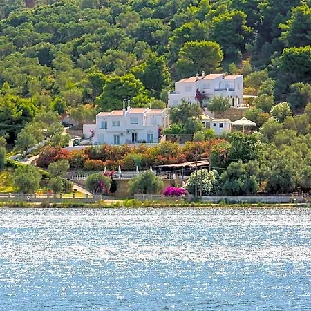 Ariadni Hotel 3*